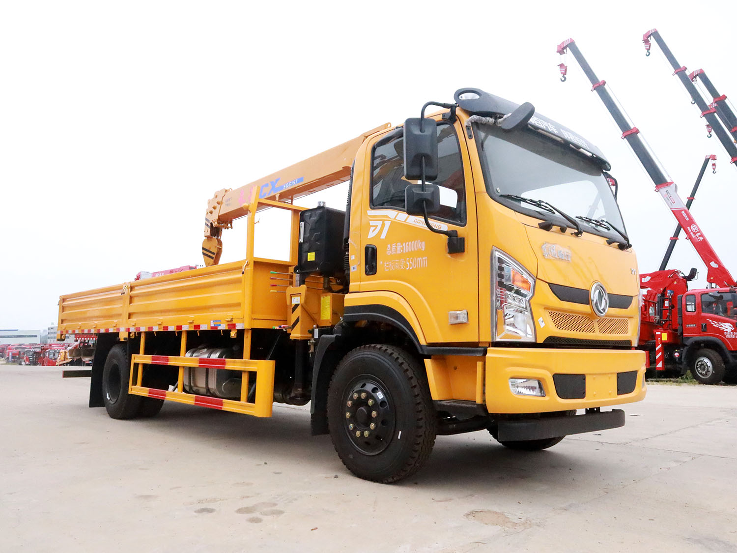 東風(fēng)暢行D1單排上裝長(zhǎng)興6.3噸直臂式吊機(jī)