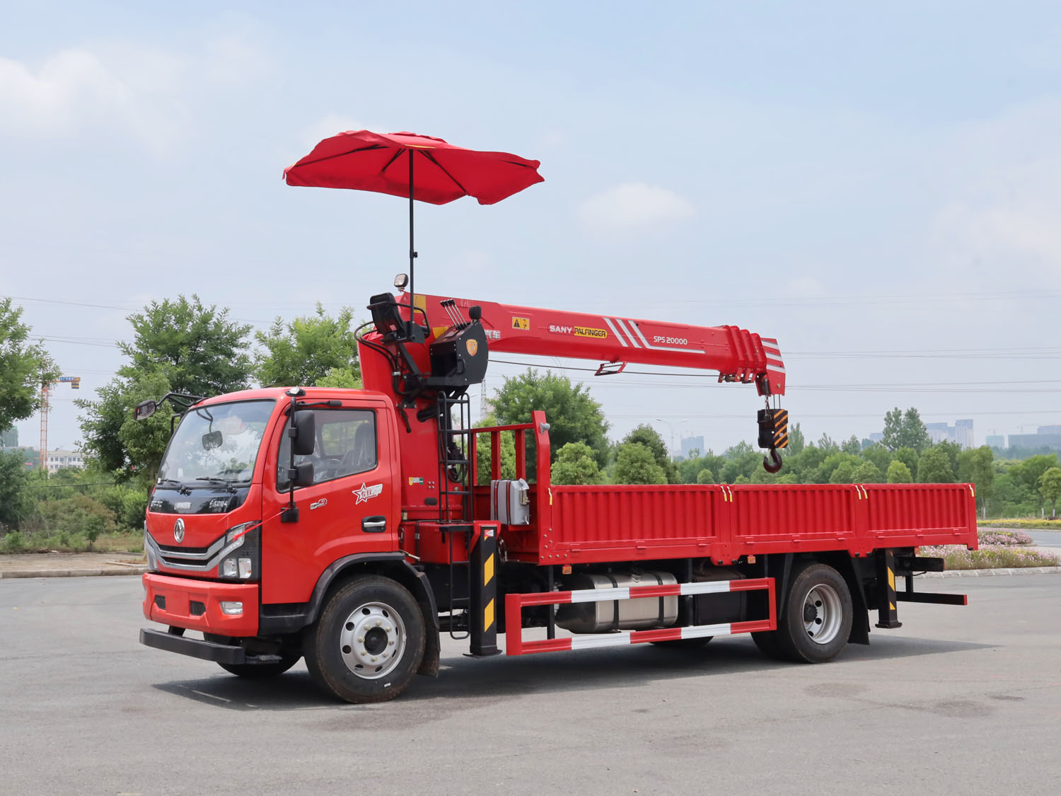 東風多利卡D8單排上裝三一8噸直臂式吊機