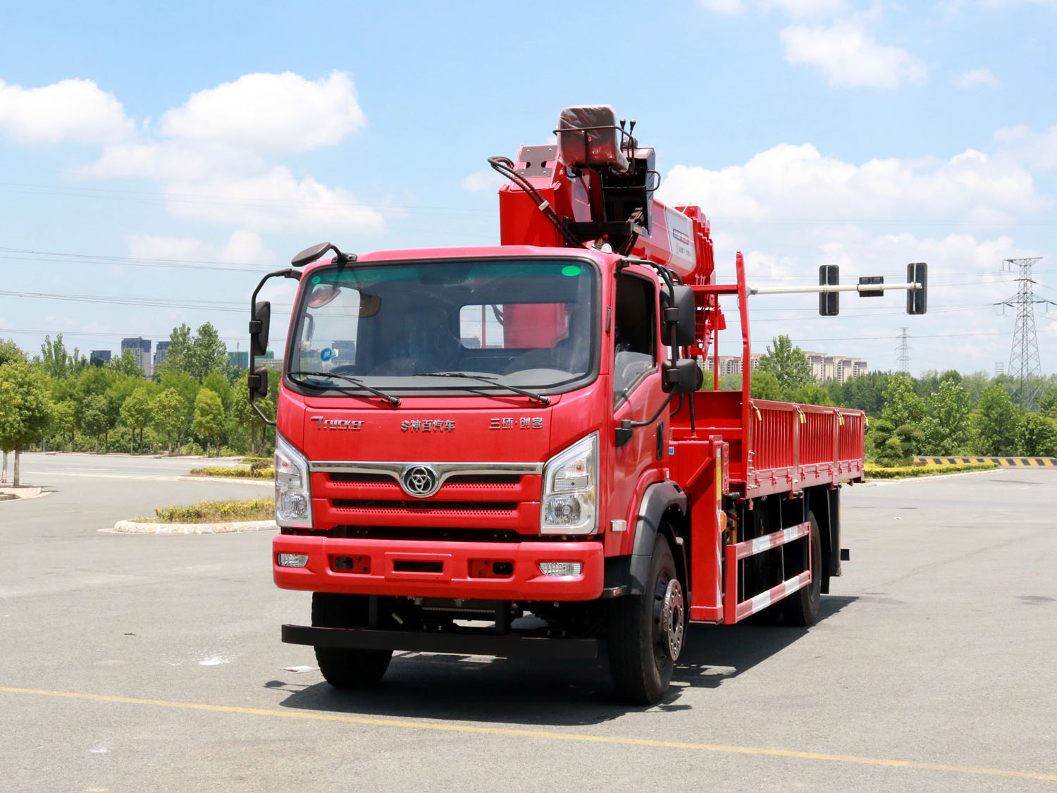 三環(huán)創(chuàng)客單排上裝長興8噸直臂式吊機