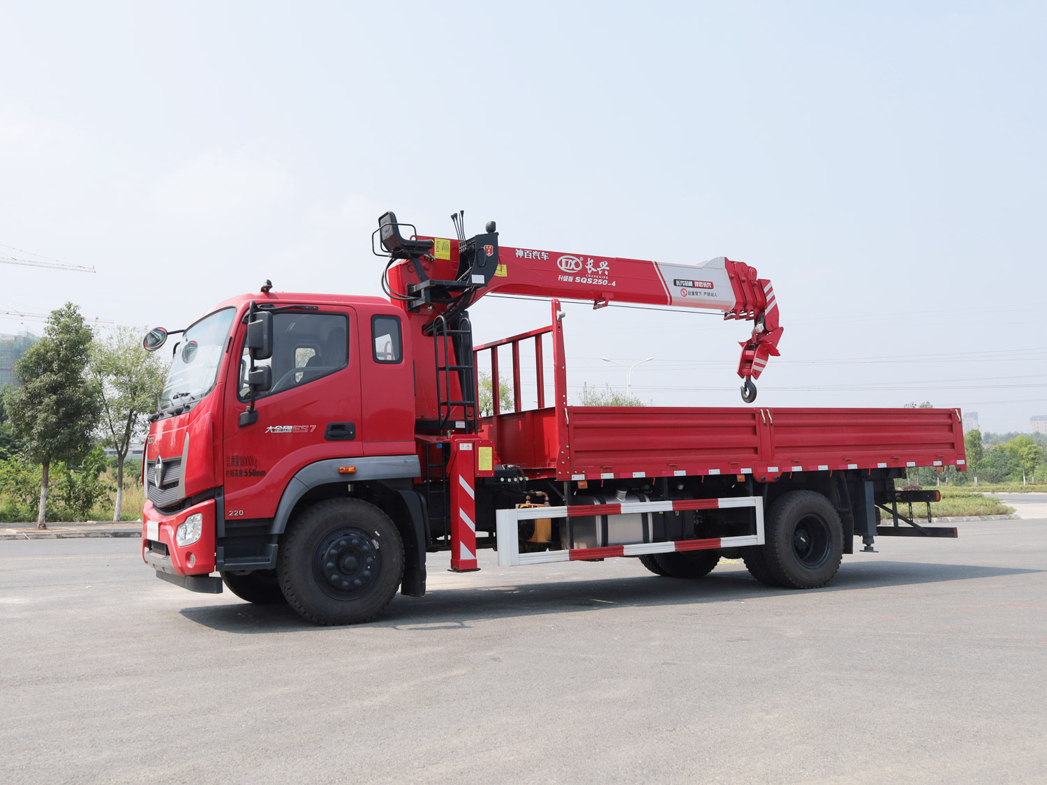 福田大金剛排半上裝長(zhǎng)興10噸直臂式吊機(jī)